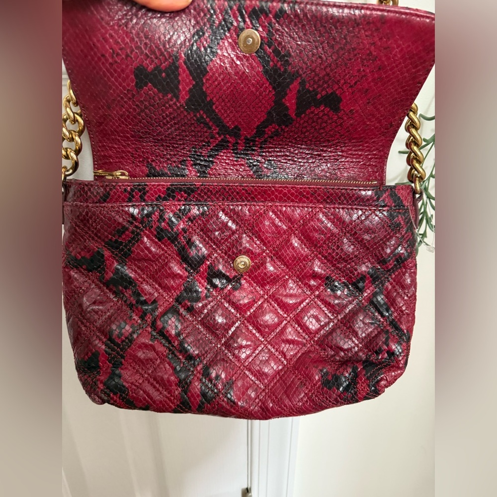 Marc Jacob’s Phython Quilted Leather and Gold Elegant Red Quilted Shoulder Bag - Picture 3 of 11